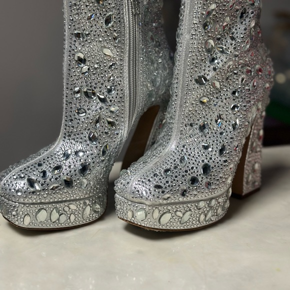 Jessica Simpson Dollyi Crystal Embellished Bootie size 5.5 - Picture 2 of 3